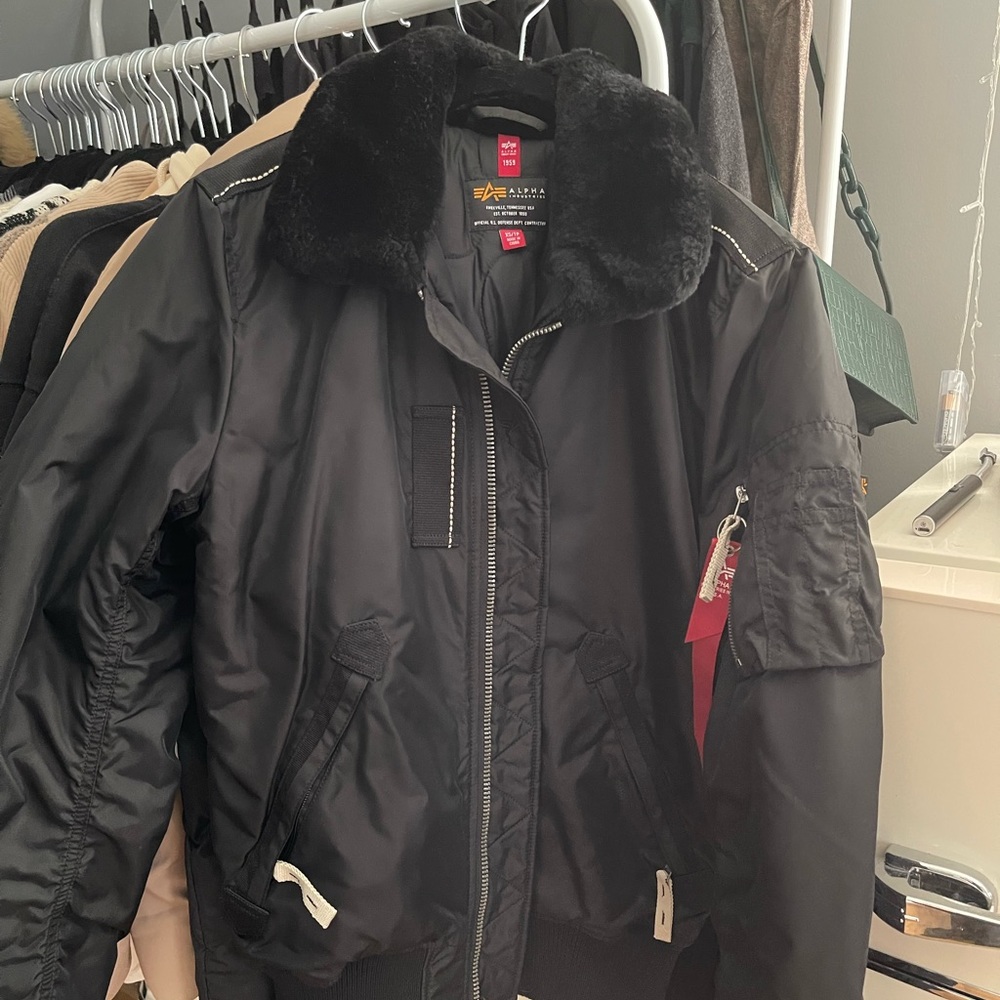 Alpha Industries B-15 Heritage Bomber Jacket - Picture 3 of 6